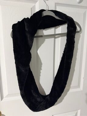 Claire's Black Faux Fur Infinity Scarf